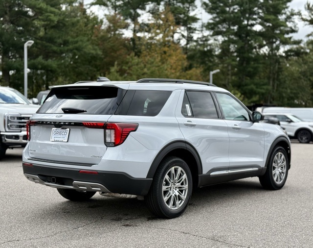 2025 Ford Explorer photo 3