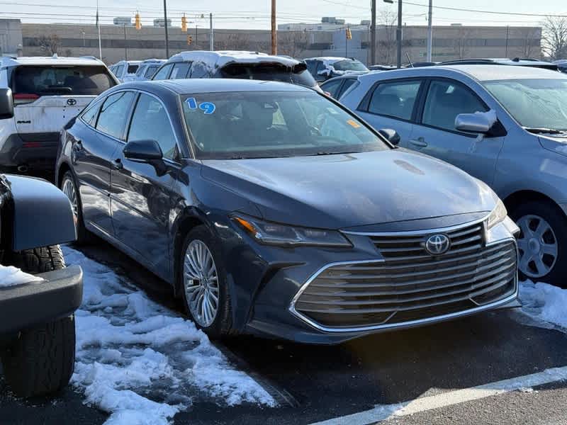 2019 Toyota Avalon Limited's photo
