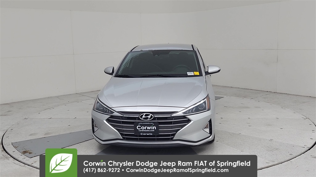 2019 Hyundai Elantra SEL photo 4