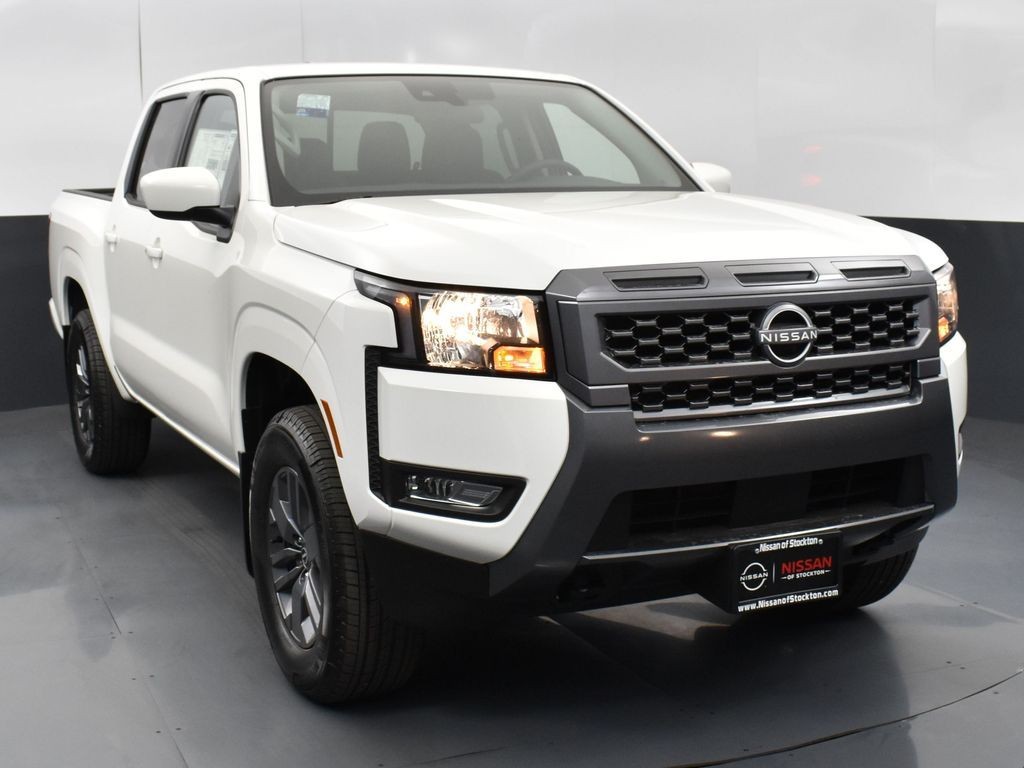 2025 Nissan Frontier SV's photo