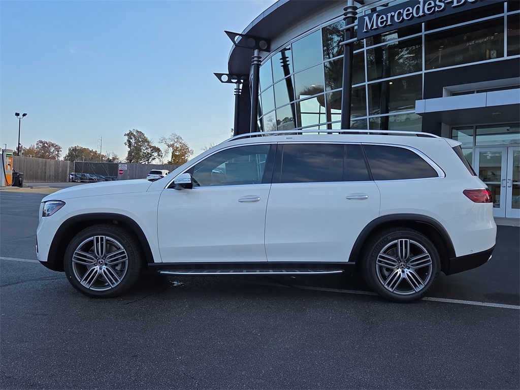 2026 Mercedes Benz GLS 450 4MATIC photo 2