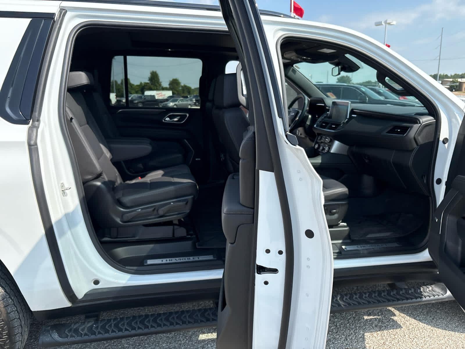 2024 Chevrolet Suburban Z71 photo 33