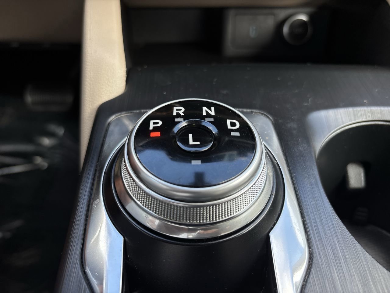 2020 Ford Escape SE Sport photo 24