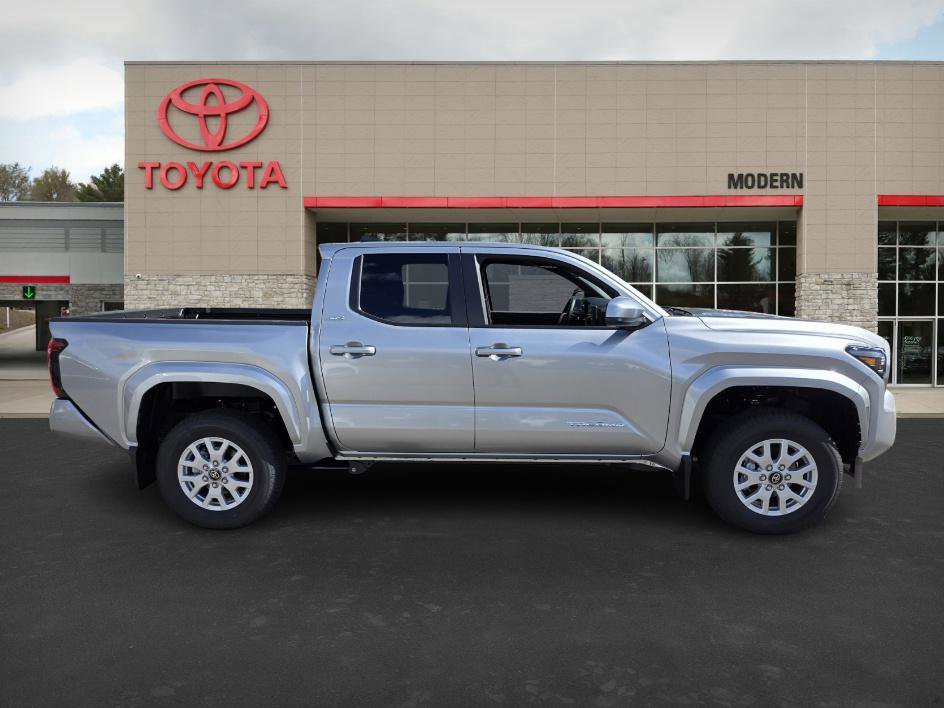 2025 Toyota Tacoma SR5 photo 4
