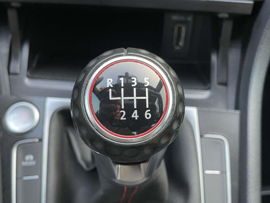 2015 Volkswagen Golf GTI Autobahn Performance photo 17