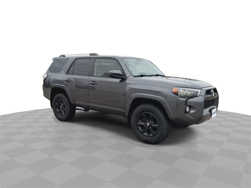 2019 Toyota 4Runner SR5 photo 2