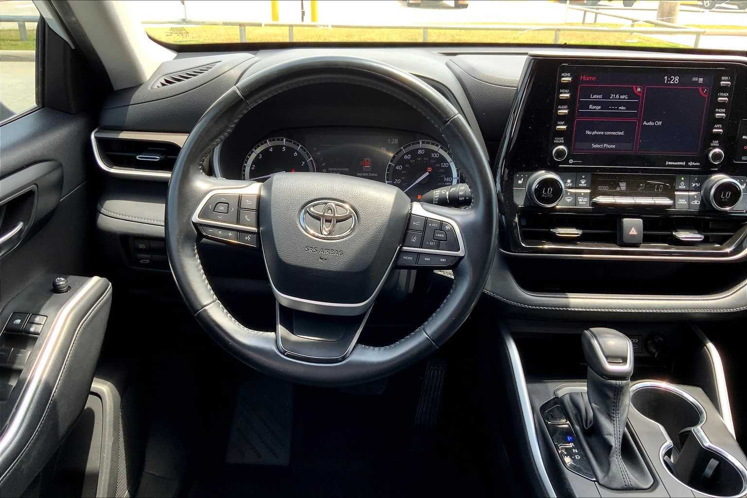 2022 Toyota Highlander XLE photo 5