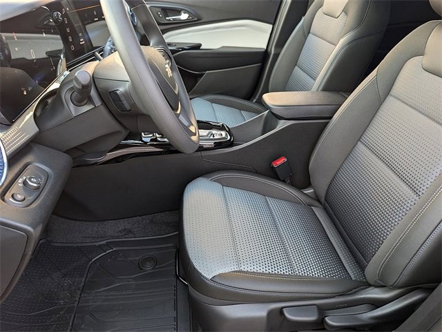 2025 Chevrolet Trax LT photo 15