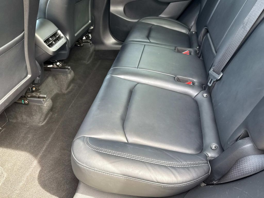 2022 Tesla Model Y Long Range photo 12