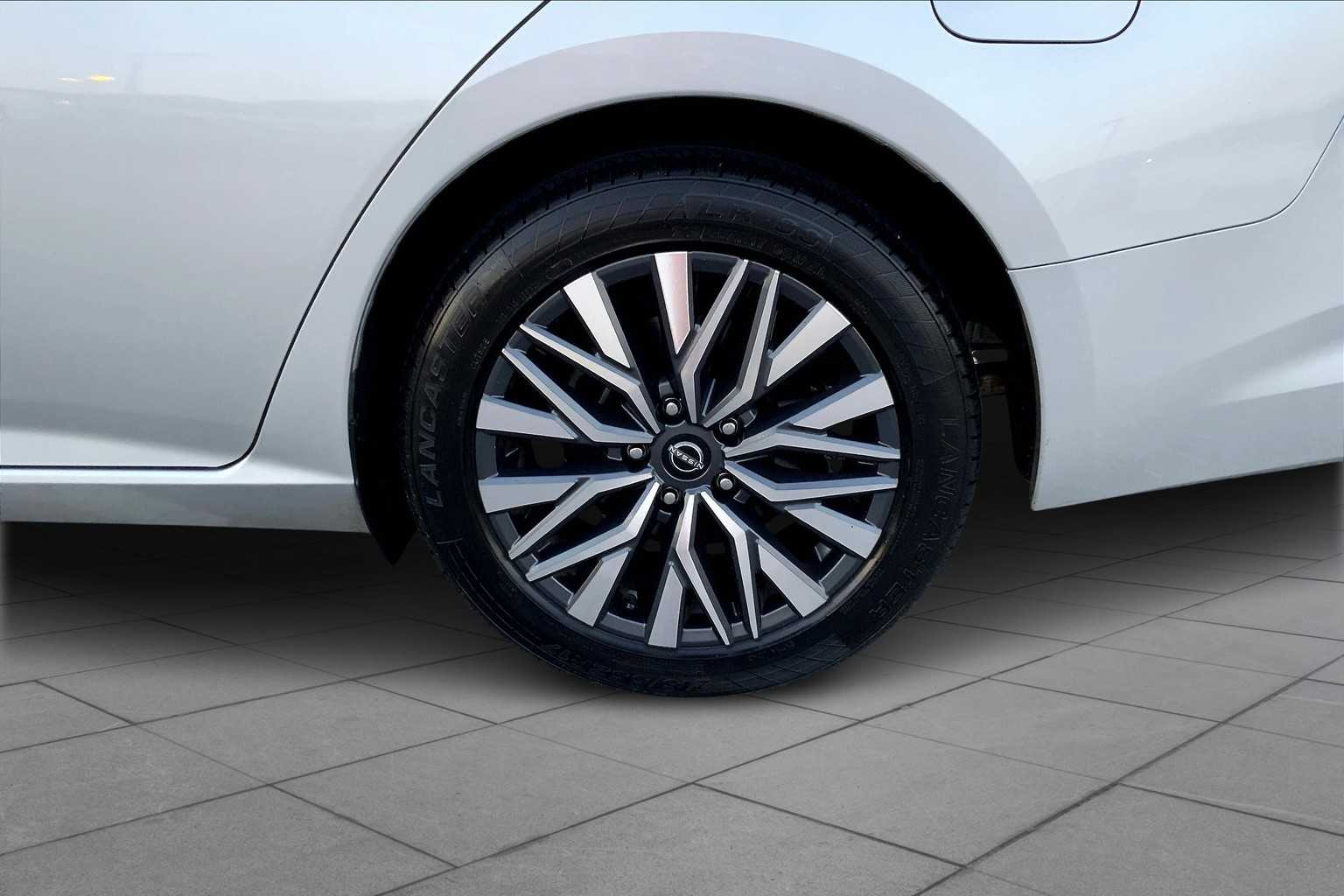 2023 Nissan Altima 2.5 SV photo 10