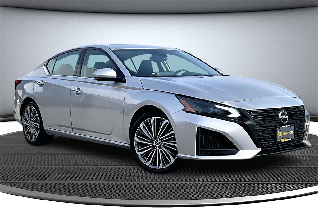 2023 Nissan Altima SL's photo