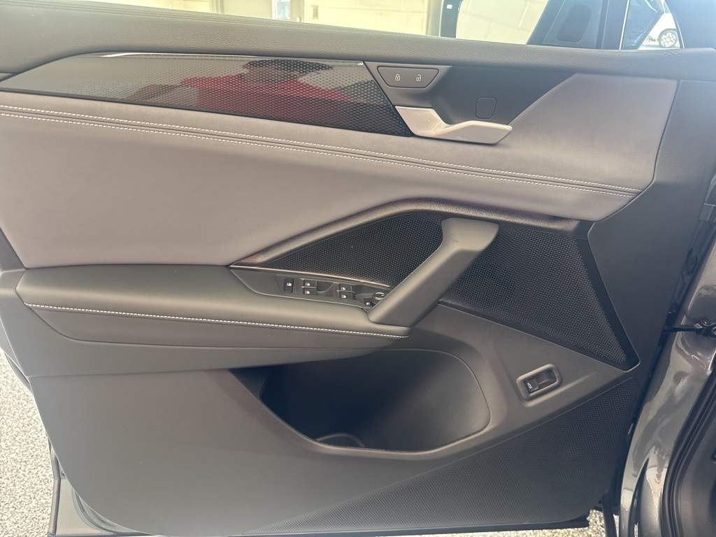 2025 Volkswagen Tiguan SE photo 11