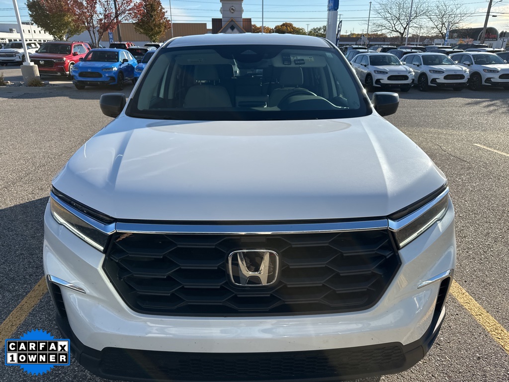 2023 Honda Pilot LX photo 2