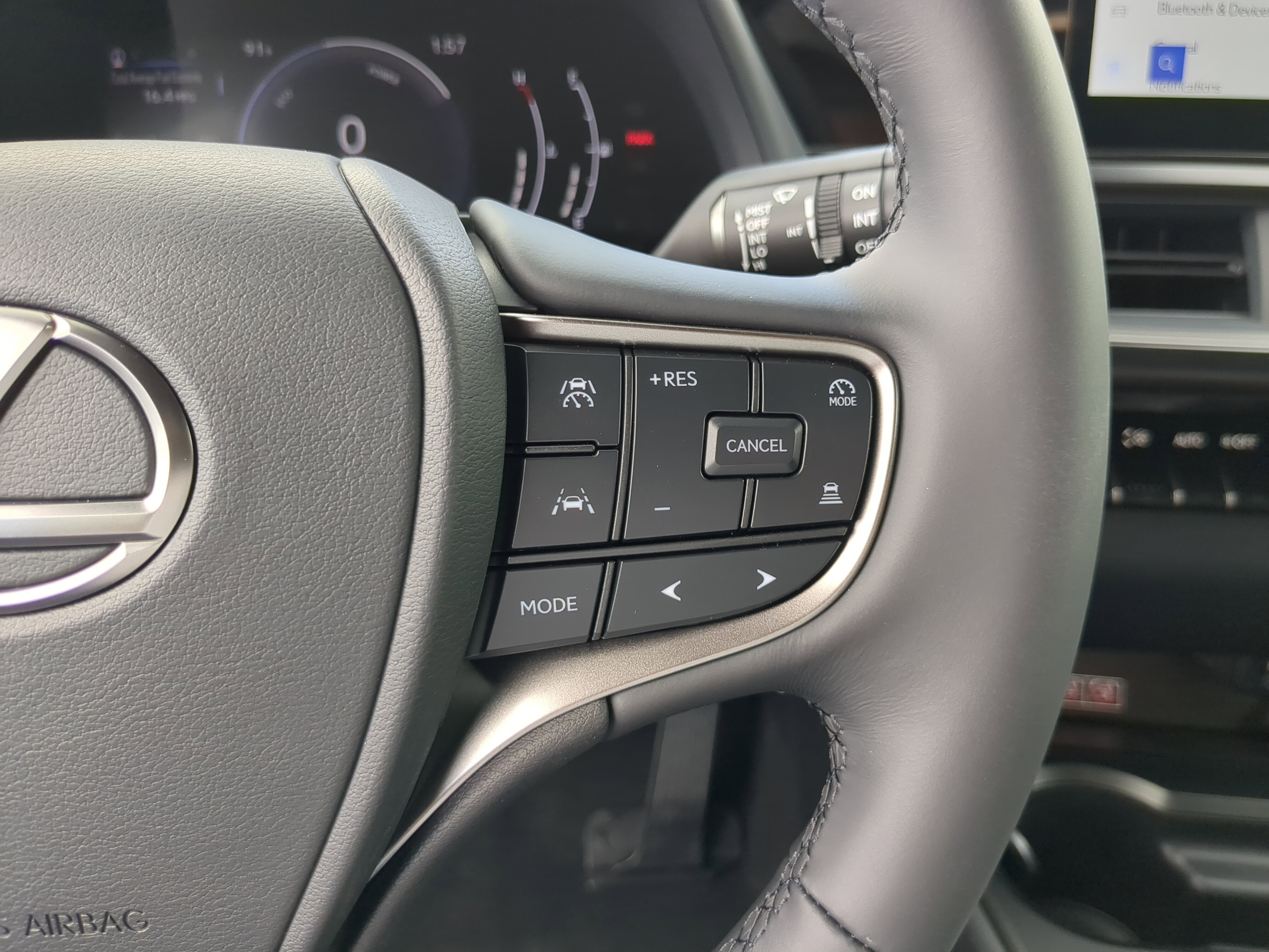 2025 Lexus UX photo 24