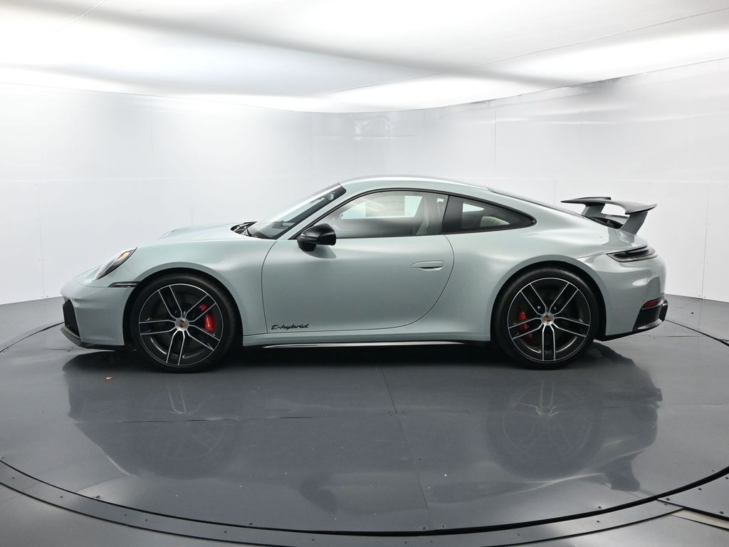 2026 Porsche 911 GTS photo 2