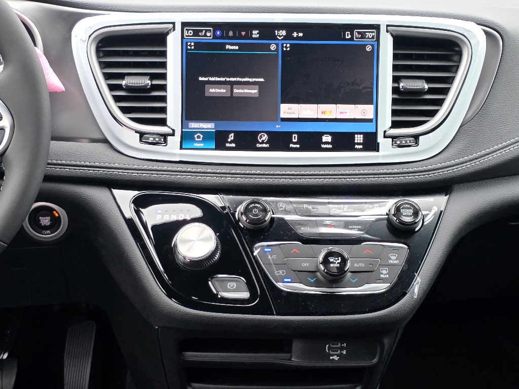 2026 Chrysler Pacifica photo 3