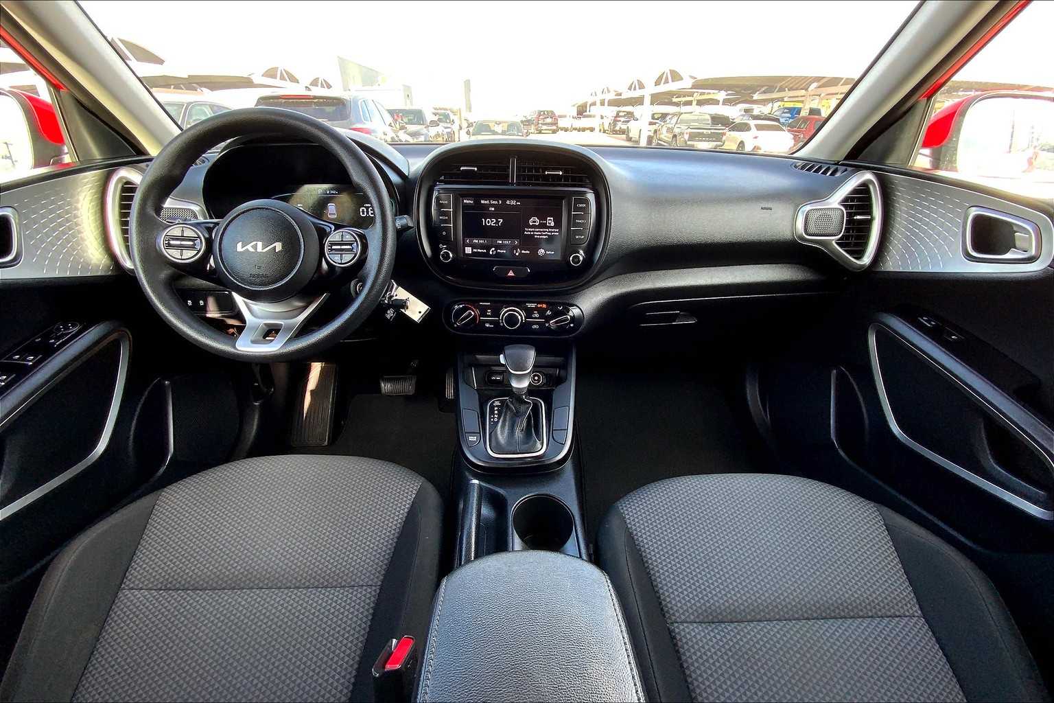 2023 Kia Soul LX photo 14