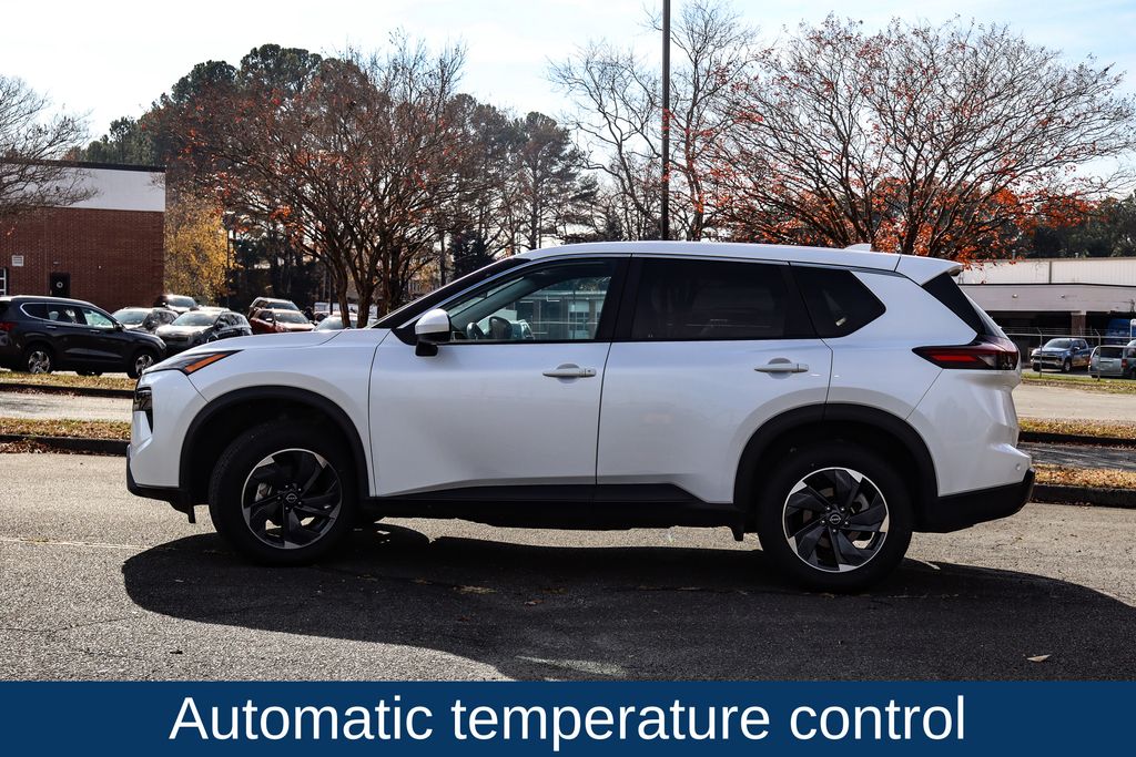 2024 Nissan Rogue SV photo 3