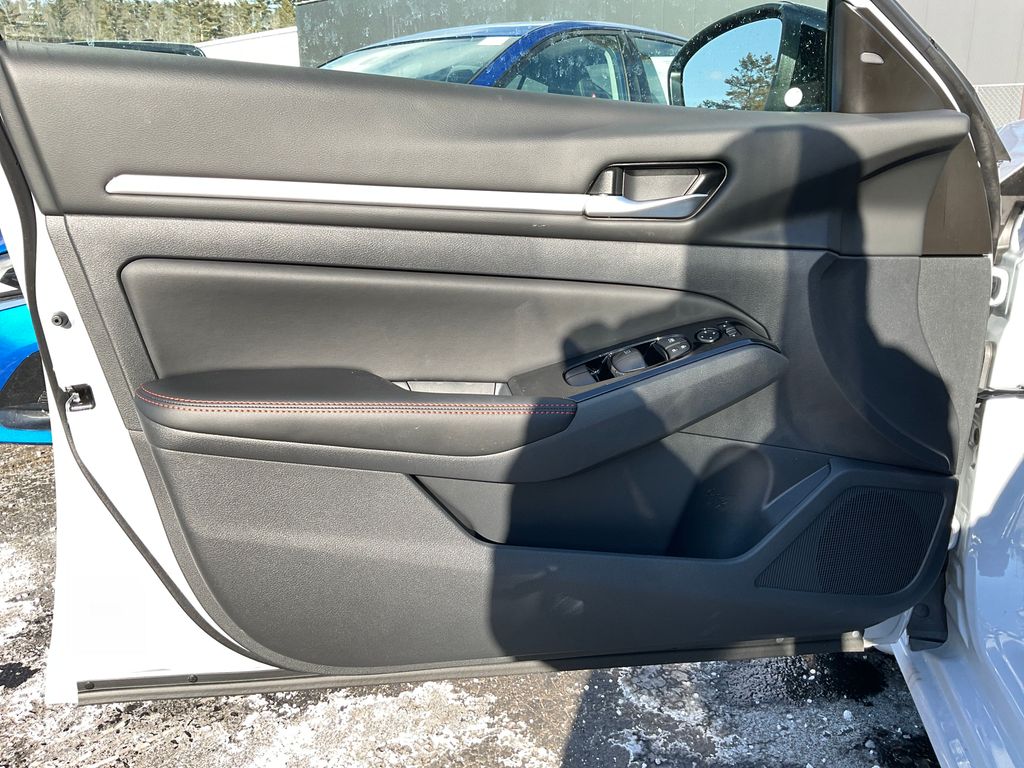 2025 Nissan Altima 2.5 SR photo 15