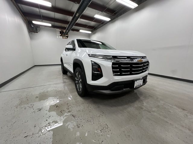 2025 Chevrolet Equinox LT photo 2