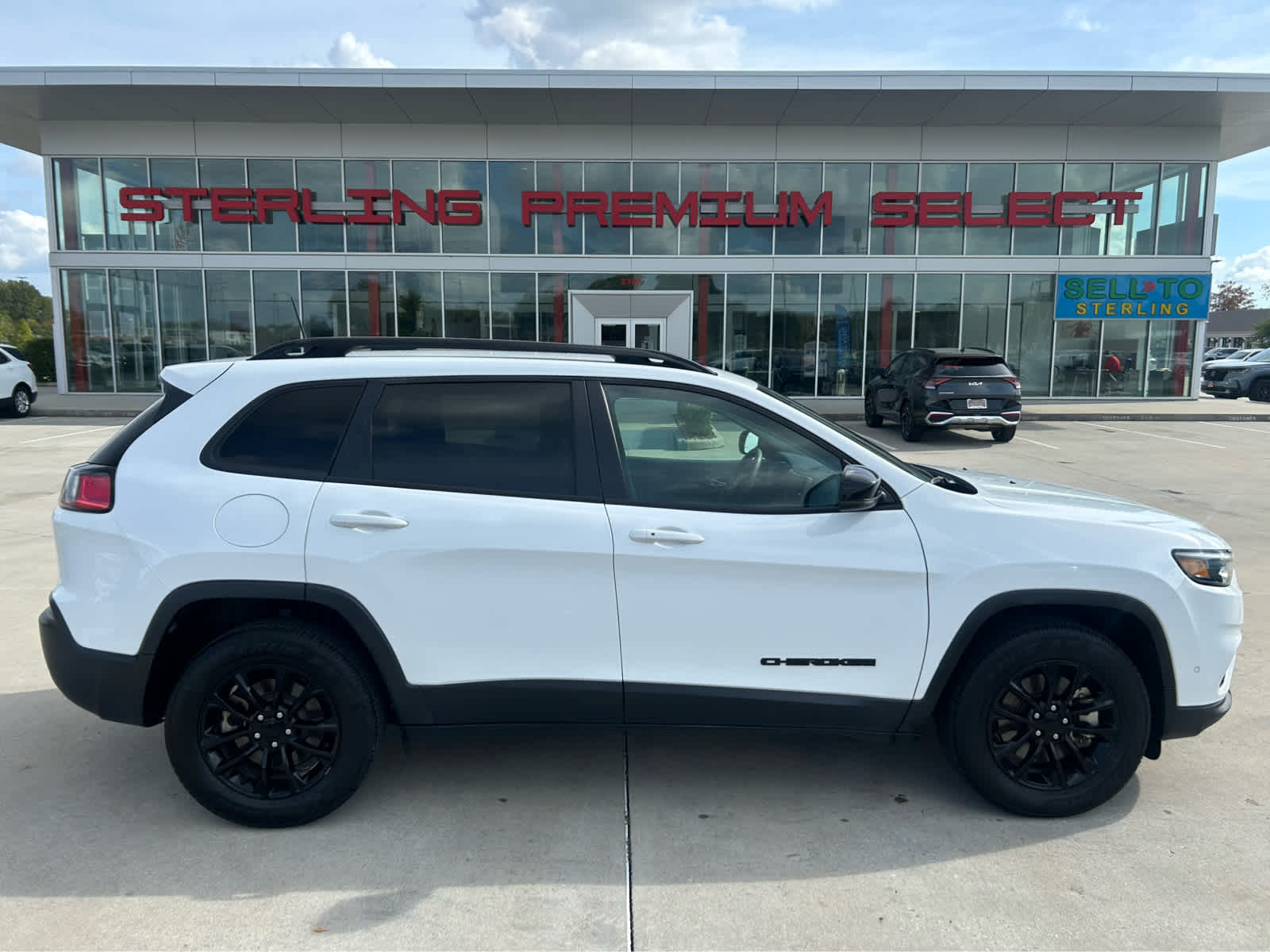 2023 Jeep Cherokee Altitude Lux's photo