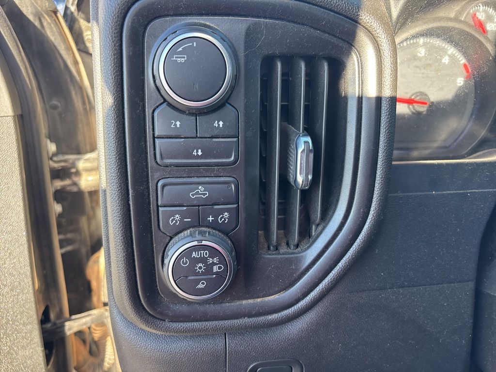 2023 Chevrolet Silverado 2500HD Custom photo 15