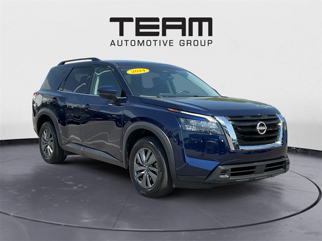 2024 Nissan Pathfinder SV's photo