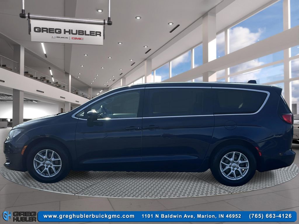 2017 Chrysler Pacifica Touring photo 8