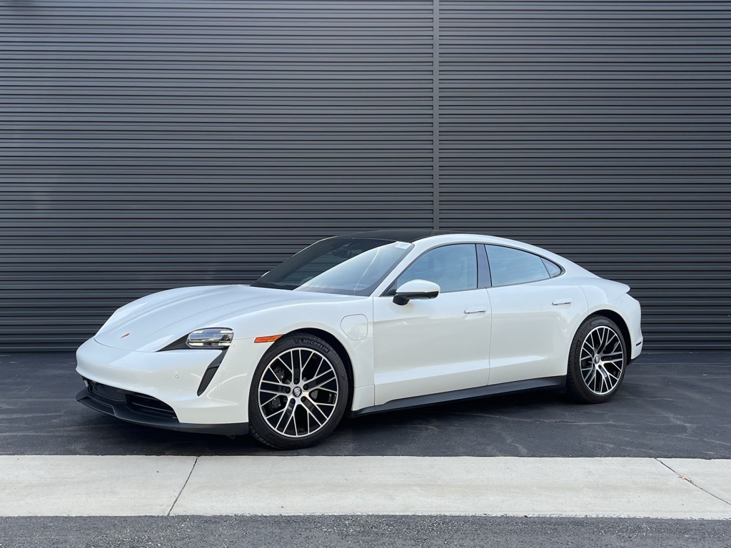 2022 Porsche Taycan Base's photo