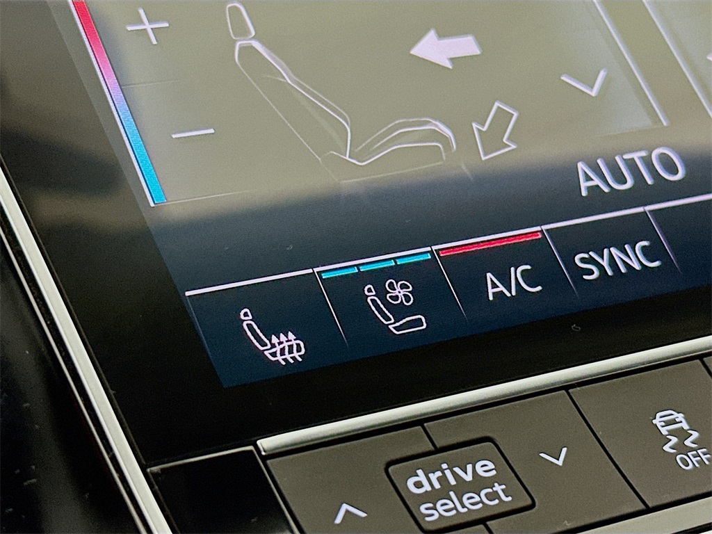 2023 Audi Q7 45 Premium Plus photo 18