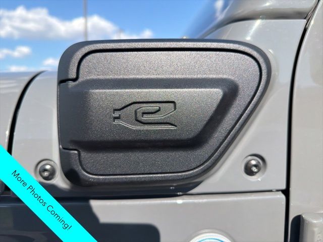 2022 Jeep Wrangler Unlimited Sahara 4xe photo 9