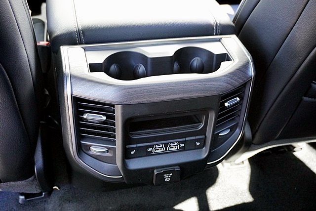 New 2026 Diamond Black Crystal Pearl-Coat Exterior Paint RAM Laramie image 24