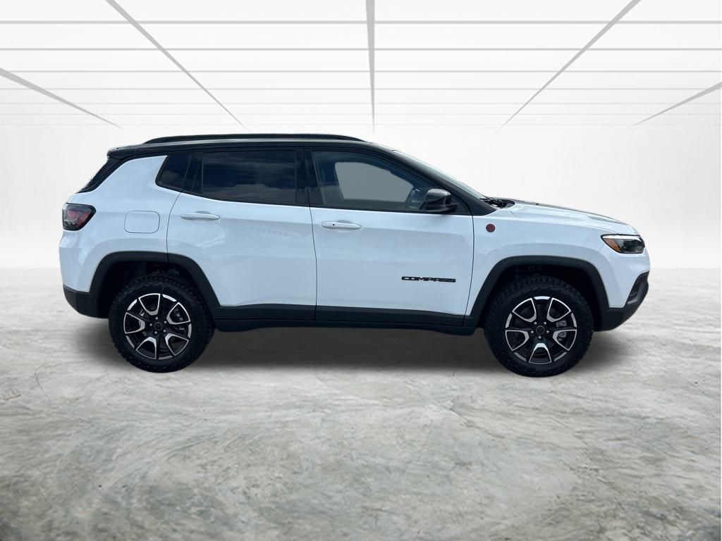 2025 Jeep Compass Trailhawk photo 3