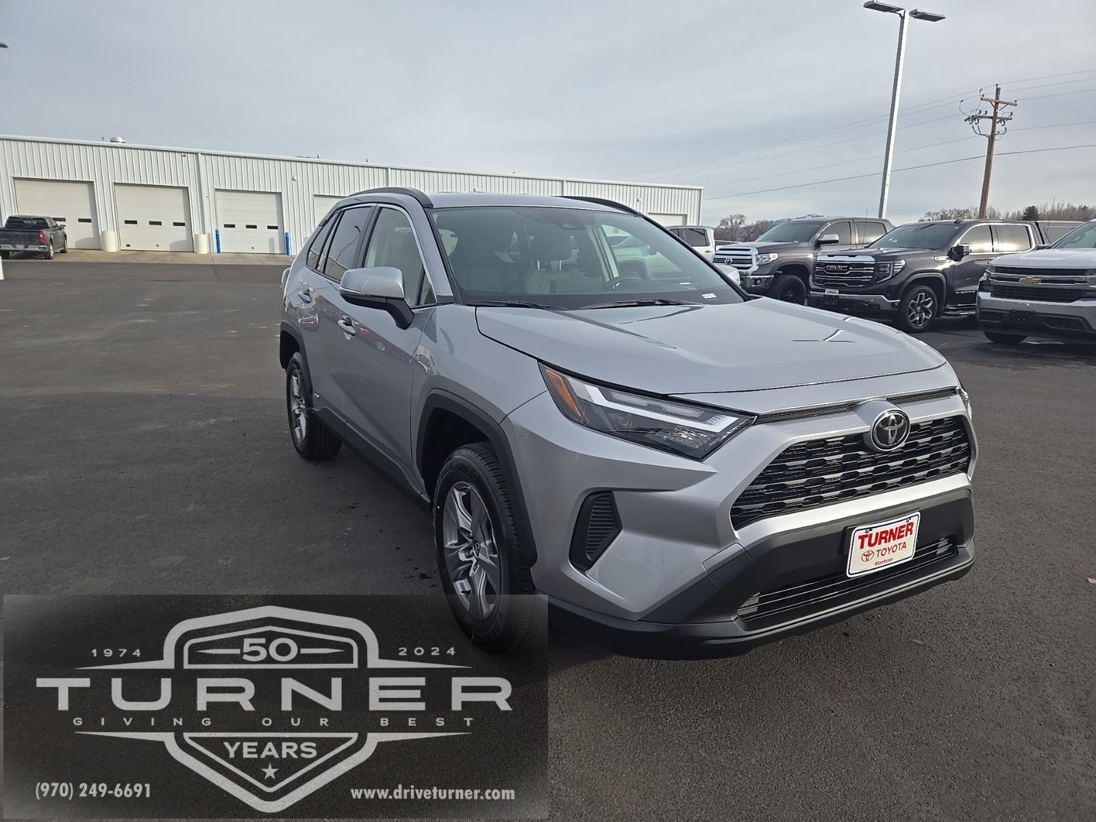 2025 Toyota RAV4 XLE's photo