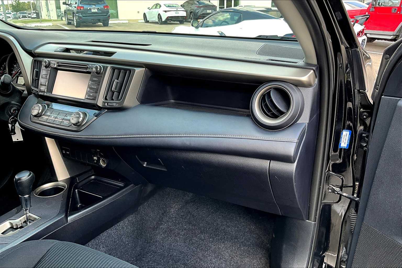 2014 Toyota RAV4 XLE photo 16