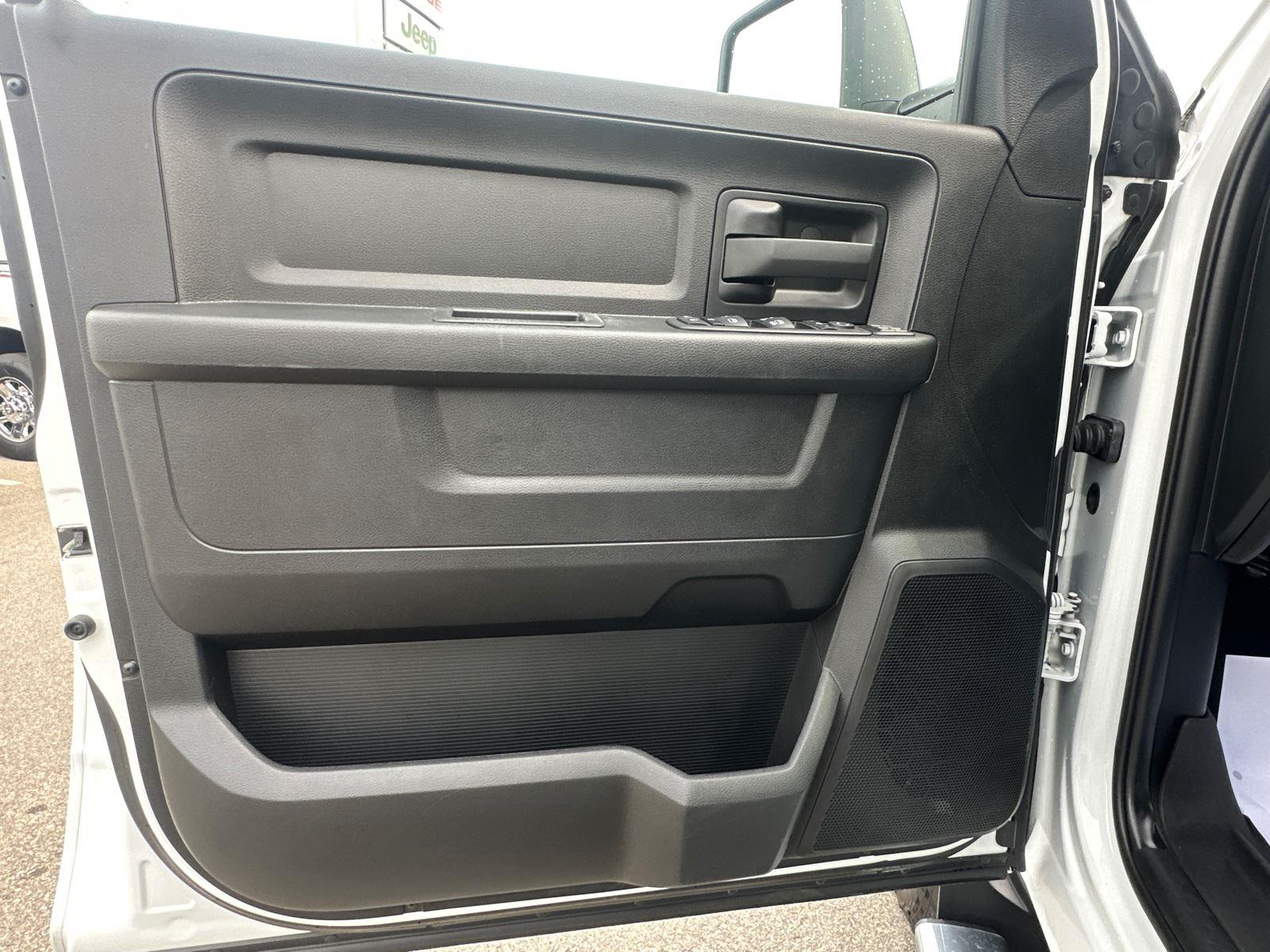 2023 Ram 2500 Tradesman photo 11
