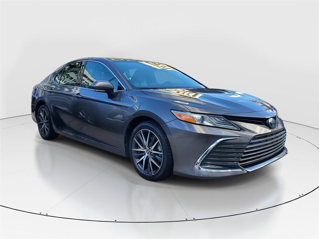 2022 Toyota Camry Hybrid XLE photo 2
