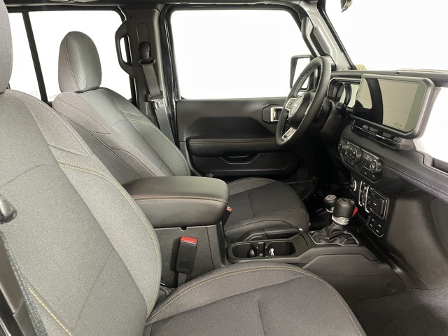2025 Jeep Wrangler Sahara photo 12