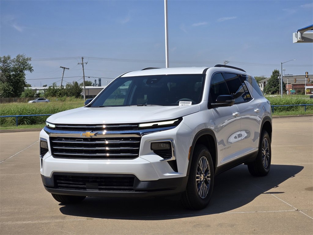 2026 Chevrolet Traverse photo 2