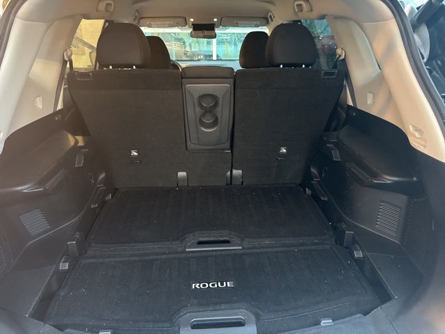 2018 Nissan Rogue SV photo 12