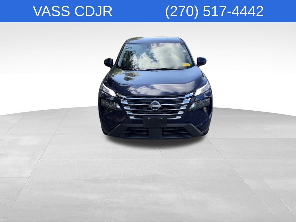 2024 Nissan Rogue SV photo 2
