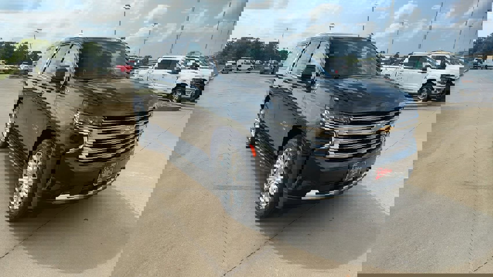 2021 Chevrolet Suburban High Country photo 3