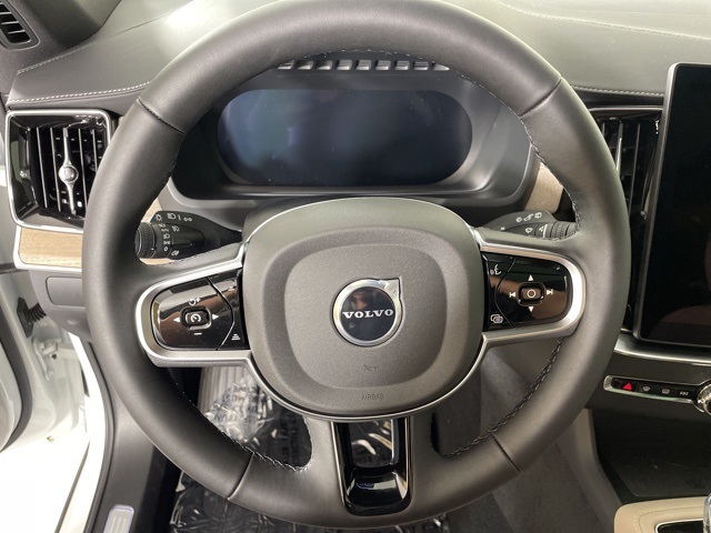 2026 Volvo XC90 AWD Plus photo 18
