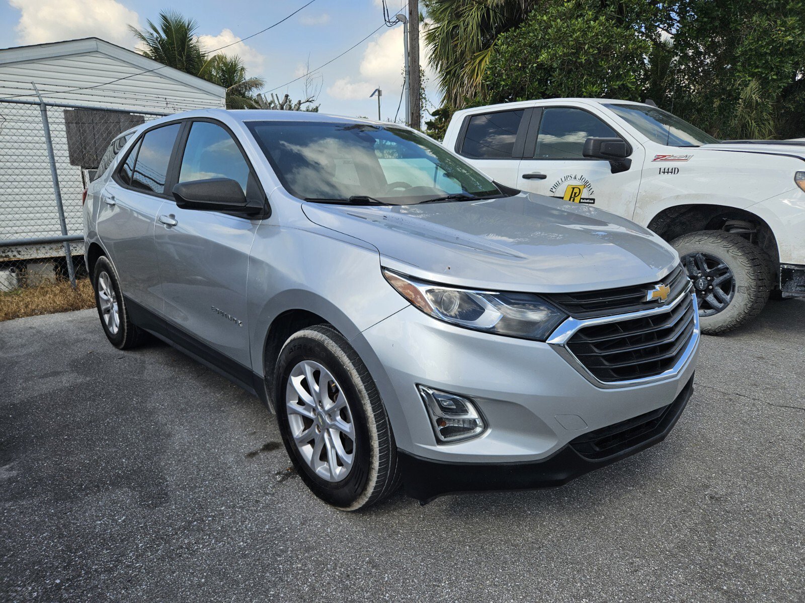 2020 Chevrolet Equinox LS photo 2