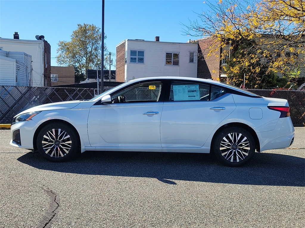 2025 Nissan Altima SV photo 4