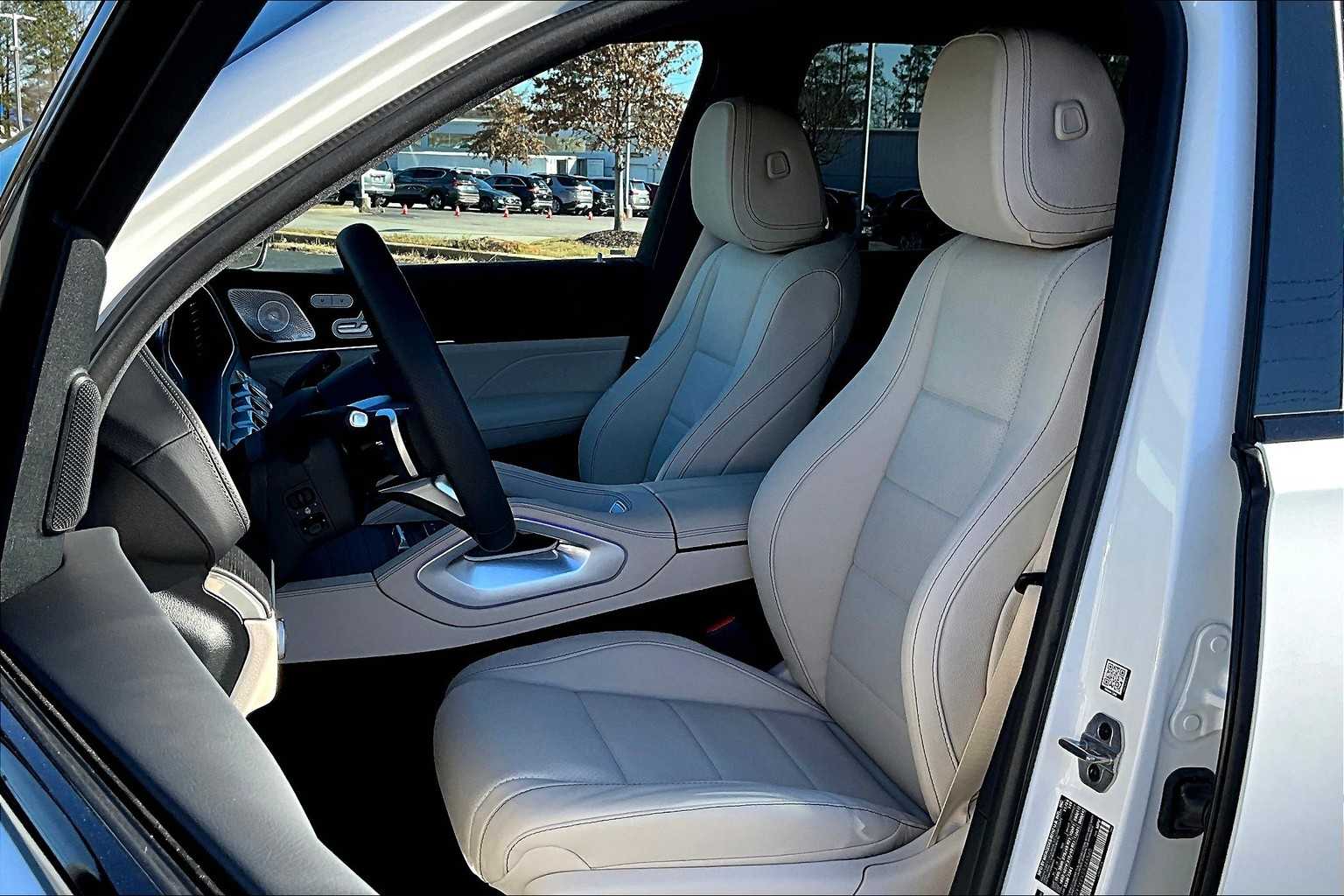 2025 Mercedes Benz GLS 450 4MATIC photo 7