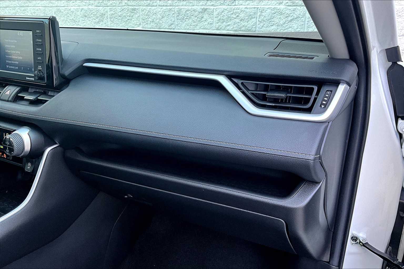 2022 Toyota RAV4 XLE photo 13