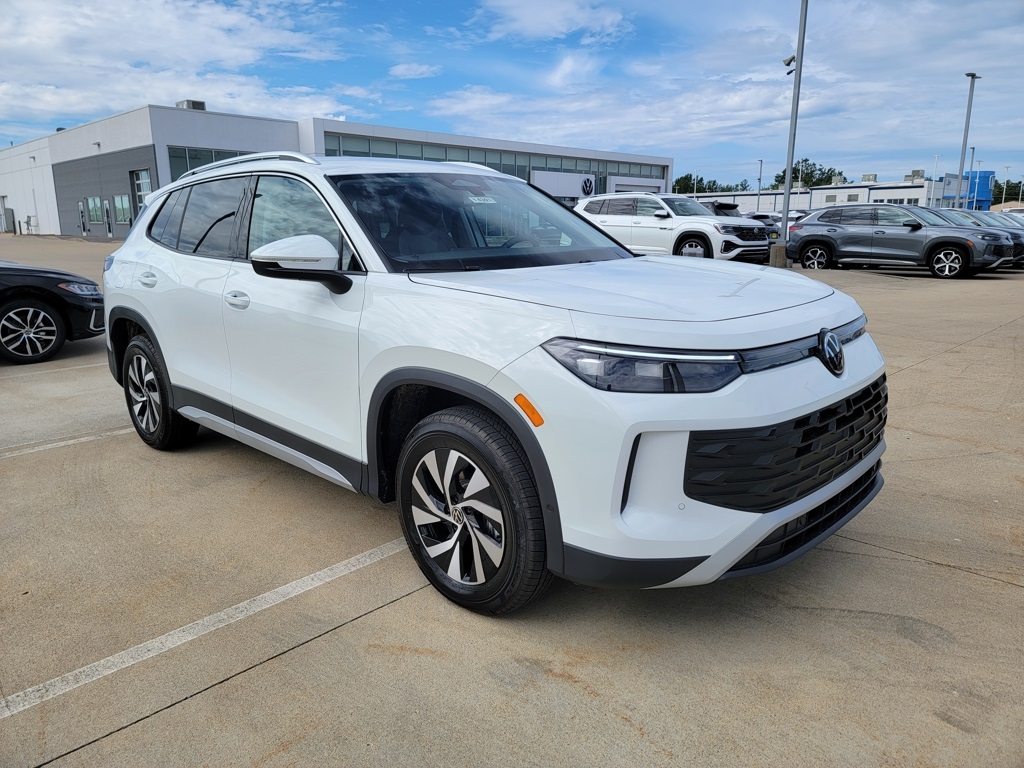 2025 Volkswagen Tiguan S's photo