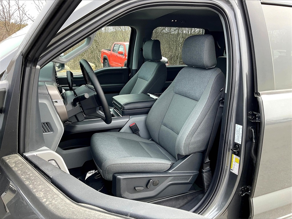 2025 Ford F-150 XLT photo 10