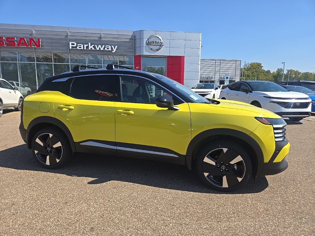 2026 Nissan Kicks SR photo 8